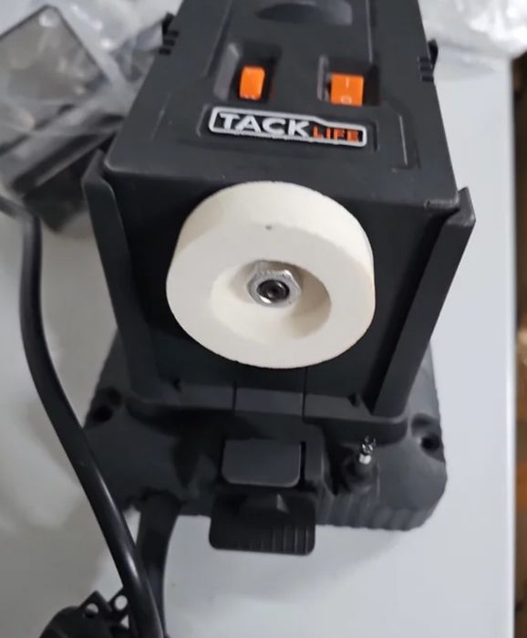 Esmerilhadeira de bancada Tacklife MBG01A - 200W
