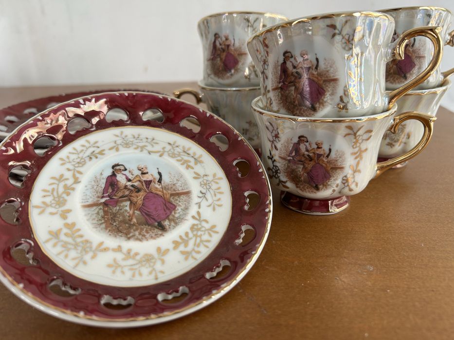 Conjunto de chavenas e pratos porcelana