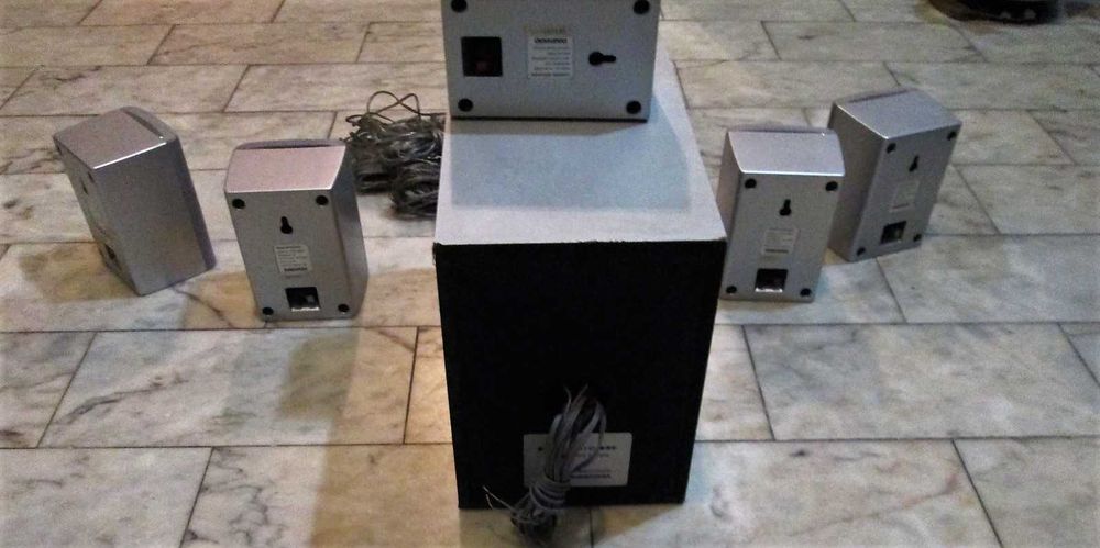 Conjunto de colunas 5,1 (com subwoofer)