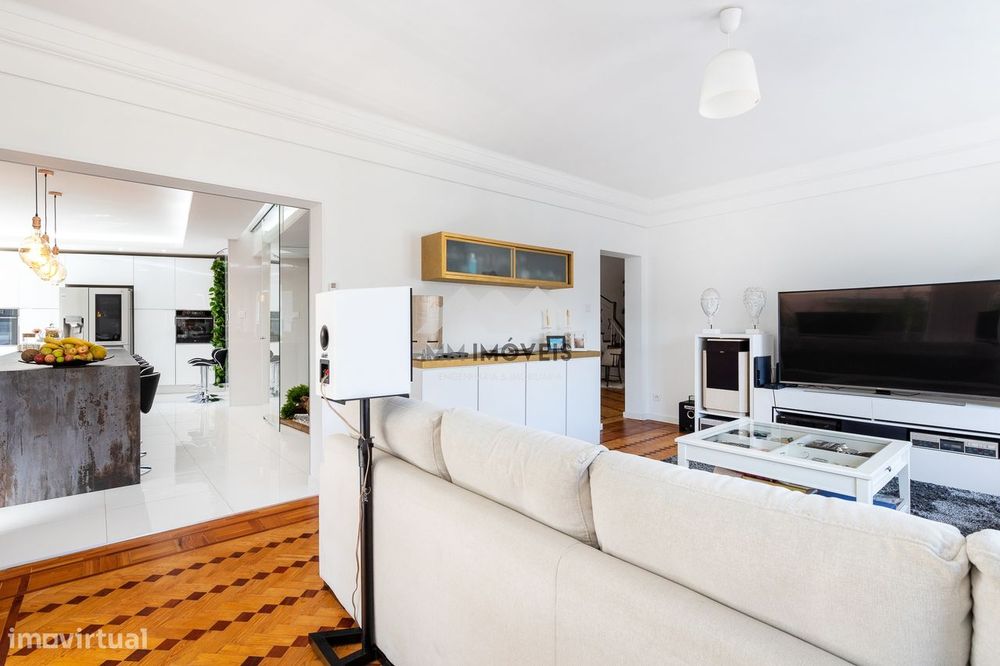 Moradia T5 | Ermesinde | Centro |Remodelada | 750m2 Terreno | Box 4 Ca