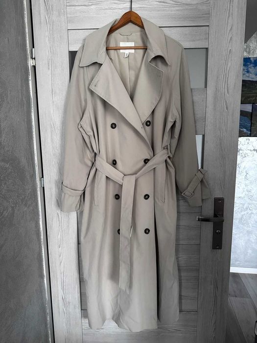 Beżowy trencz H&M
