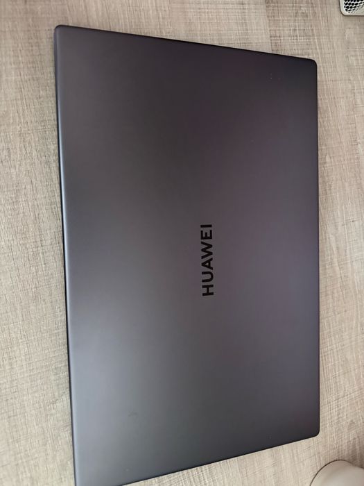 Laptop w stanie idealnym matebook d15 huawei