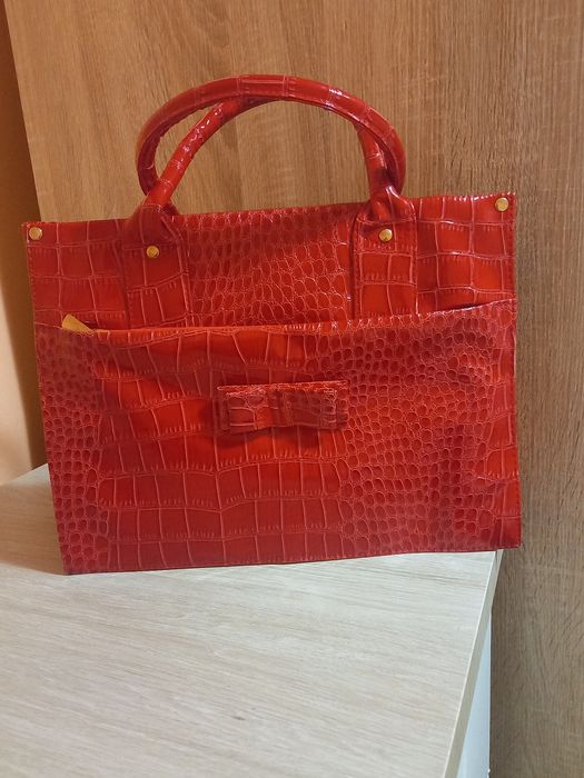 Lakierowana torebka damska