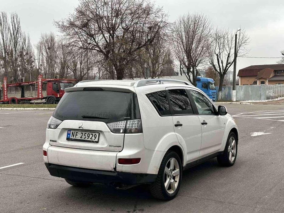 Mitsubishi Outlander 4×4, позашляховик, внедорожник,