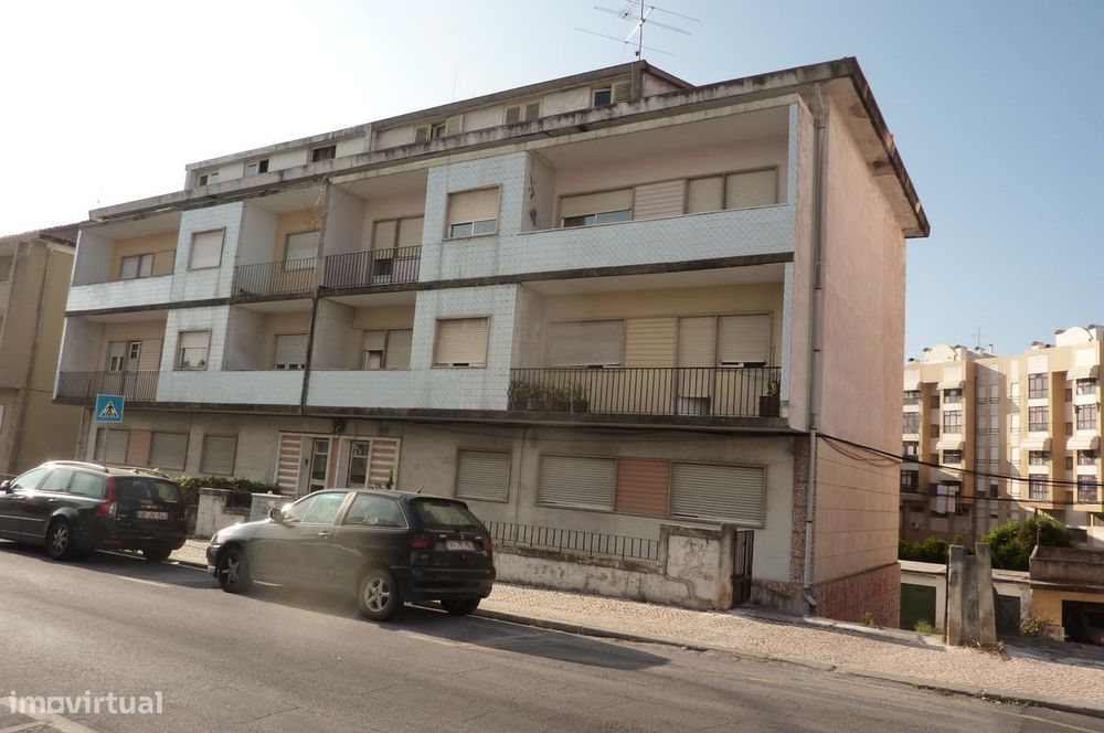 Apartamento T3, transformado em T4, Centro de Celas, HUC