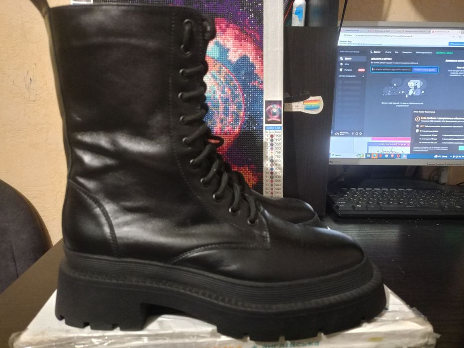 Шкіряні  нові черевики,берци