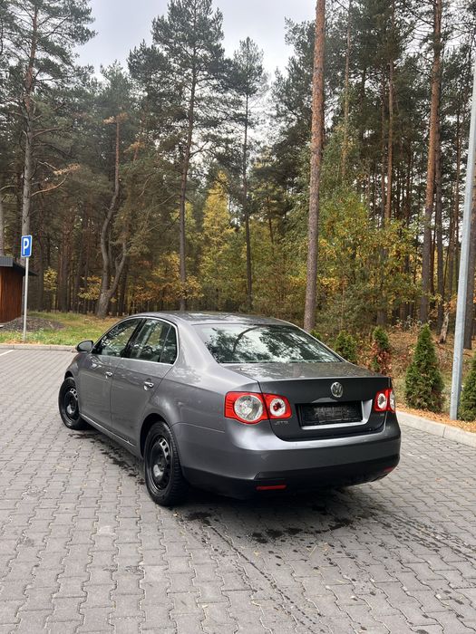 Volkswagen Jetta 2.0 TDI, 6-ступ