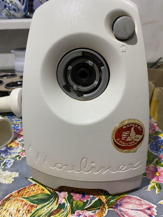 Электросмясорубка с разными насадками “Moulinex”и отдельно ножи, сетки