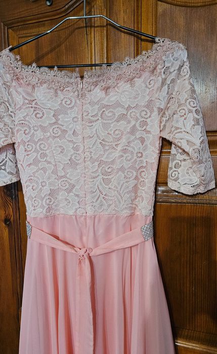 Рожева вечірня сукня .