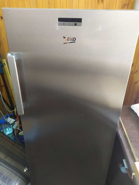 Морозильная камера Beko RFSA240M21W