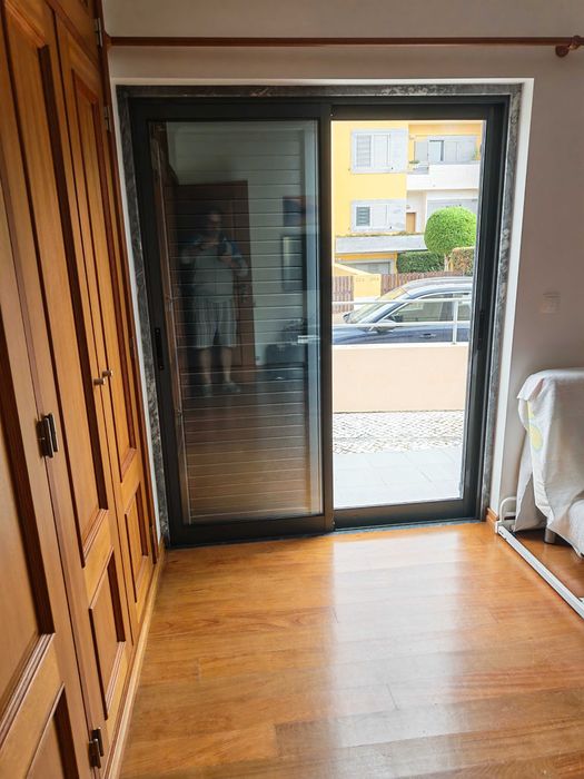4 Janelas em alumínio cinza escuro