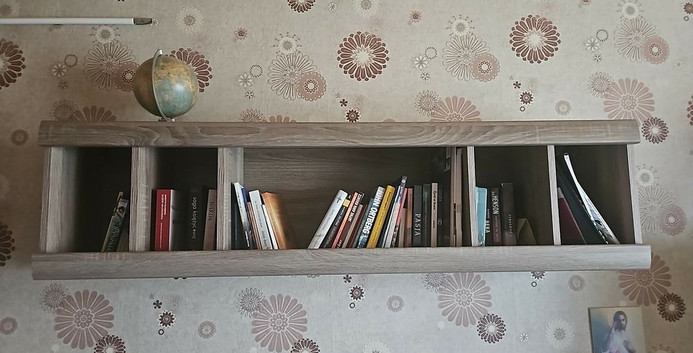 Komplet mebli szafa rogowa, witryna, półka