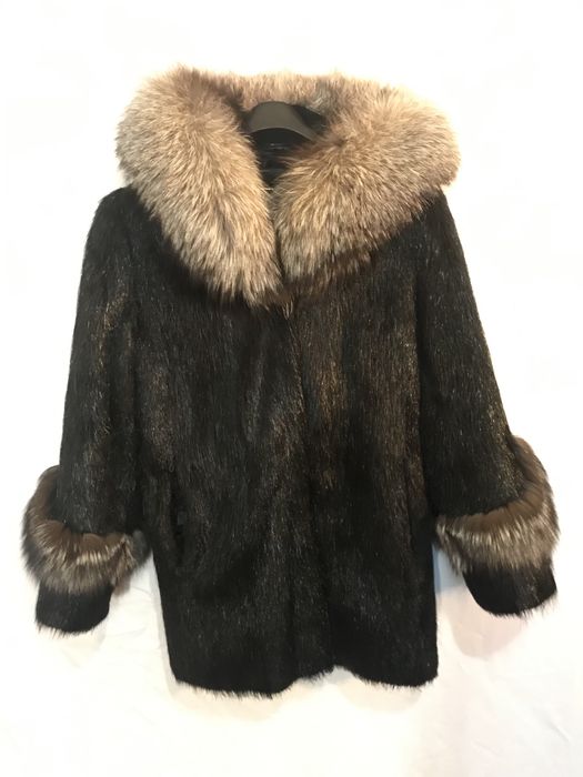 Полушубок нутрия ,чернобурка р46.