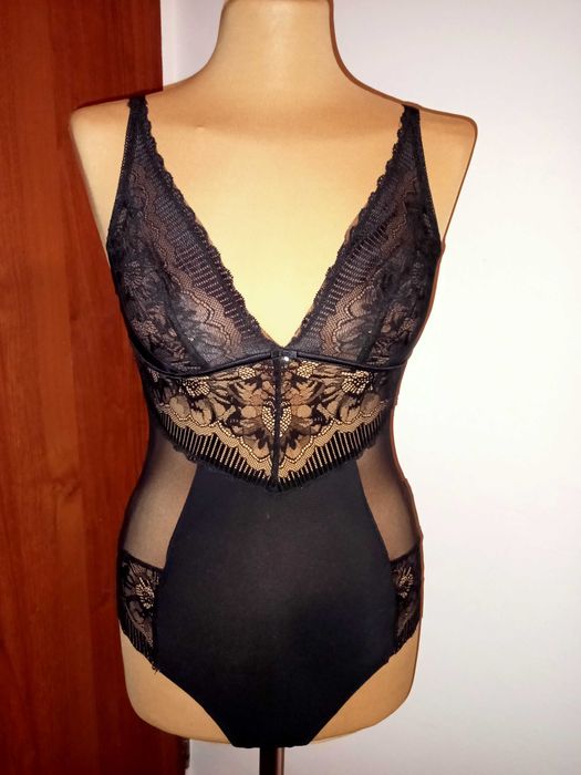 Piękne czarne NOWE body damskie z koronki.
