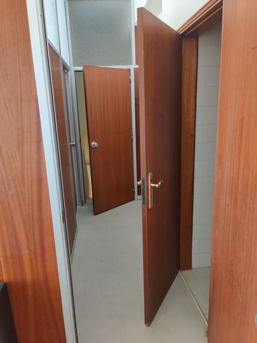 Espaço comercial 75m2 com WC completo 2⁰ andar