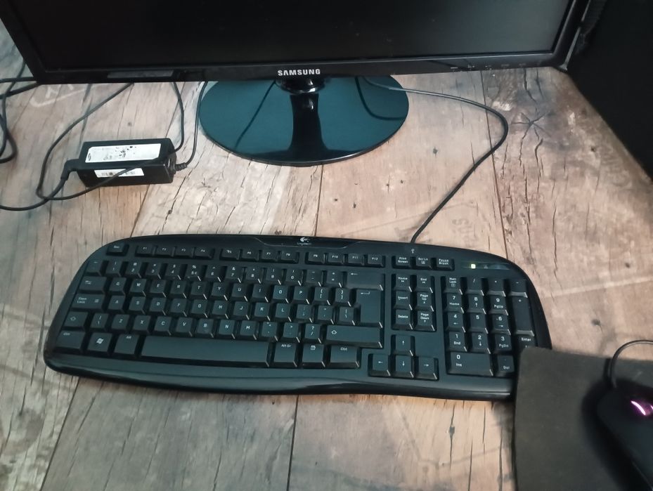 Komputer do gier + monitor Samsung S24D330H!