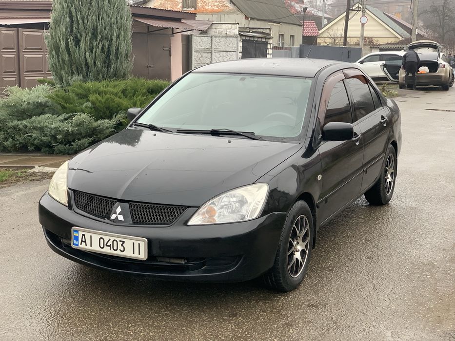 Срочно Продам машину в идеальном состоянии,обслуживалась на официальном СТО,полностью обслужена до мелочей,ходовая новая,сцепление новое,пороги целые,кондиционер работает и дует холодным воздухом,газа на машине не было и нет,машина не бита и не перекрашена, Без торга