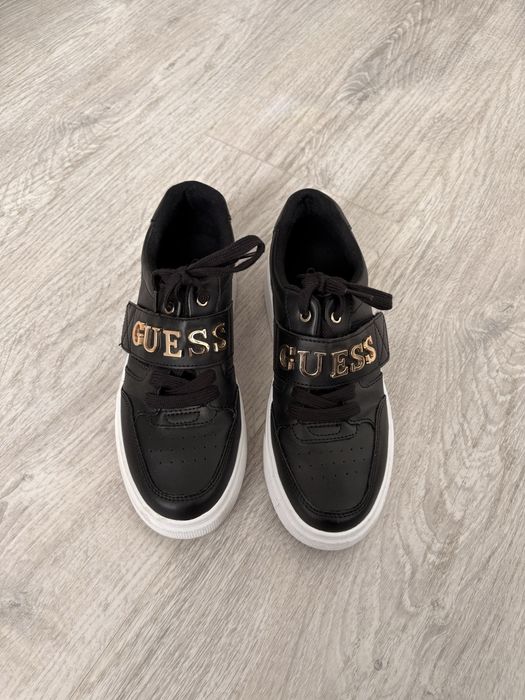 Snekaersy Guess czarne