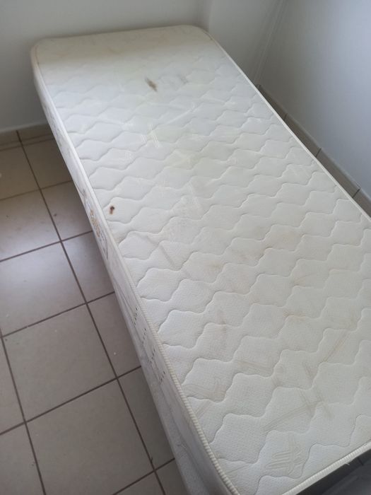 1 cama de solteiro