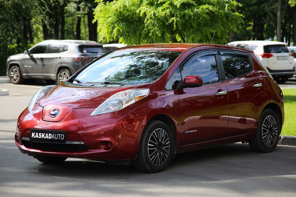 Продам Nissan Leaf
