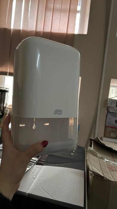 Діспенсер для мила, серветок Tork , автоматична сушарка для рук Trento