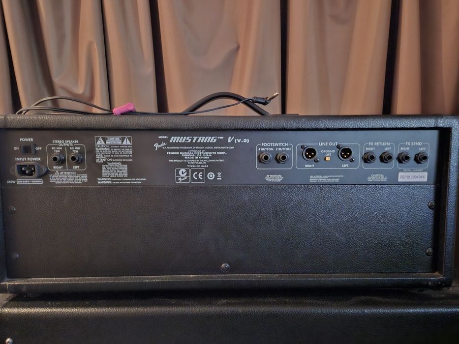 Amplificador Fender Mustang V V.2 Head + Cab + 4-button footswitch