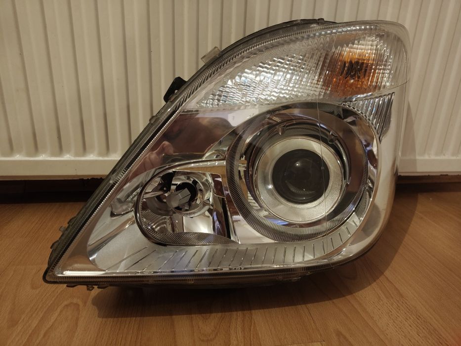 Mercedes Sprinter W906 lampa xenon lewa
