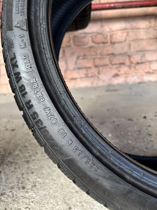 Пара зимових шин 225/35R18 Continental