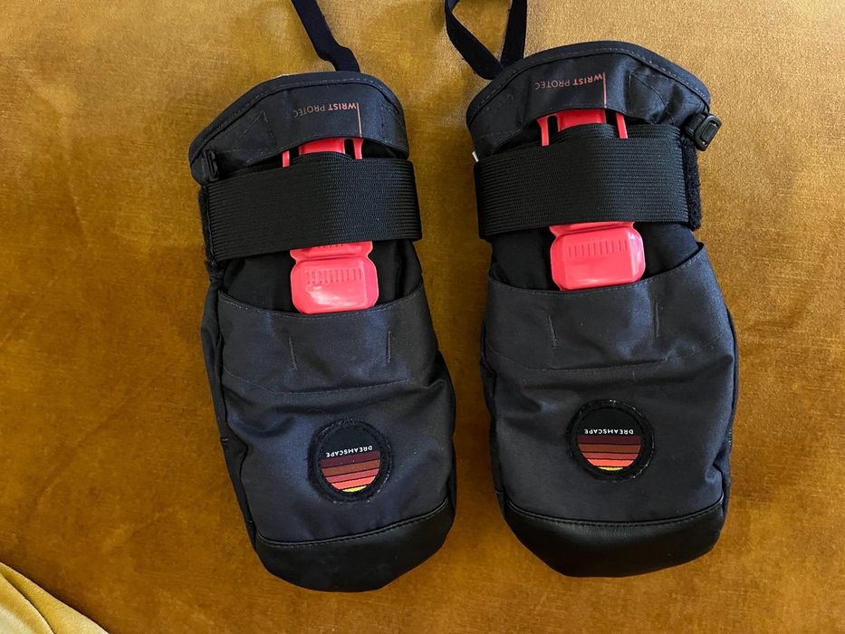 Casaco e Jardineiras  ski/snowboard criança 10-12 anos. Como novas!