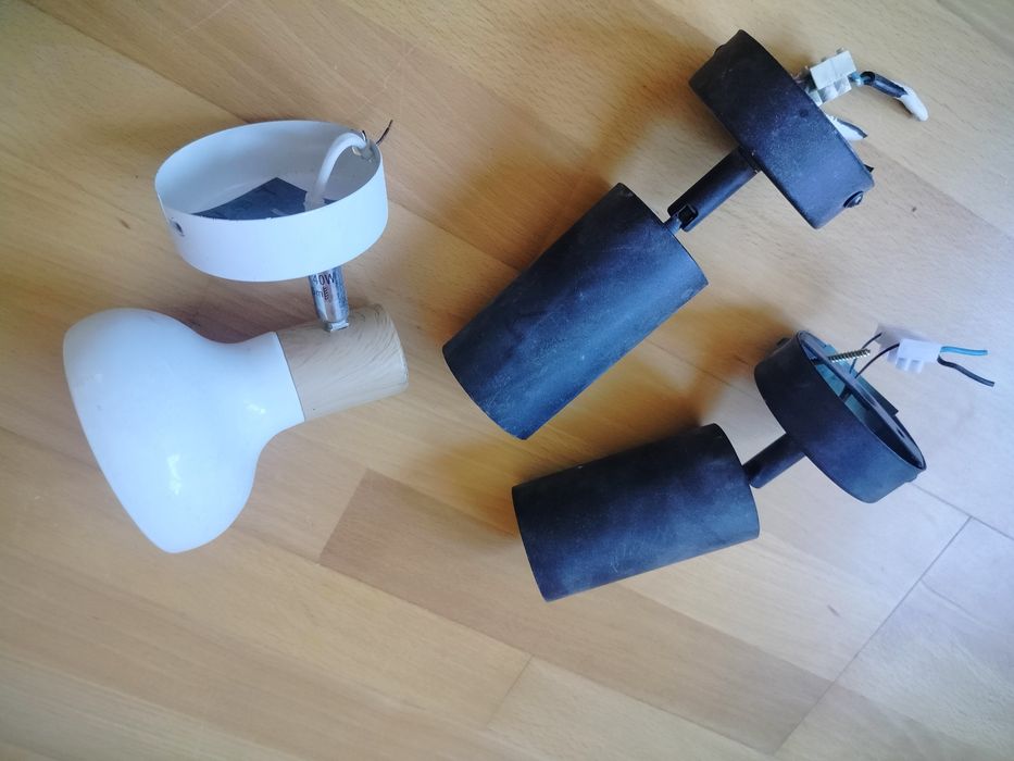 Zestaw trzech kinkietów lampek