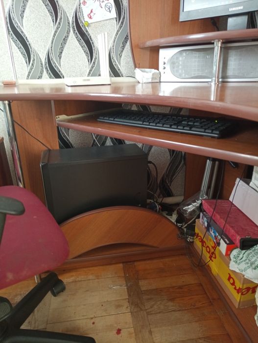 Продам комп'ютерний стіл