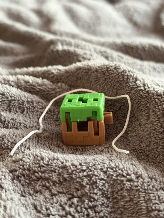 blok ziemi minecraft kinder joy