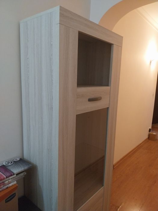 Mesa de TV e cristaleira