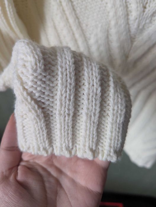 Шерстяний светрик молочного кольору, розмір S-M