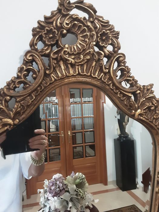 Lindíssimo espelho antigo em talha dourada