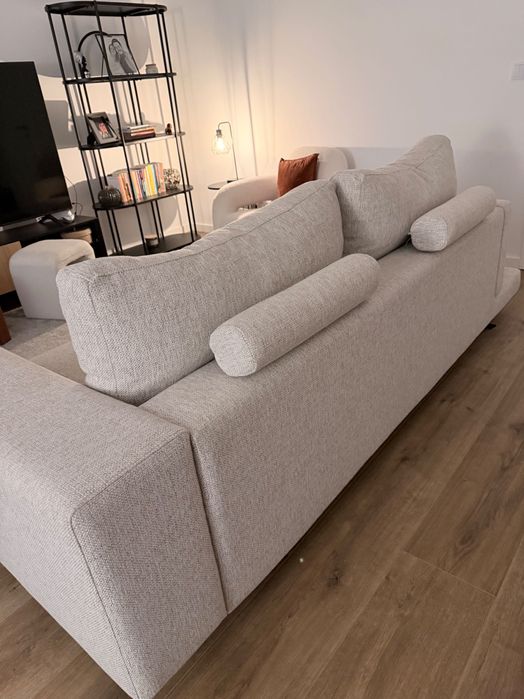 Sofá  3 lugares, bege, tecido, como novo