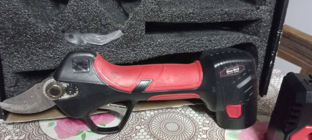 Tesoura de poda eléctrica