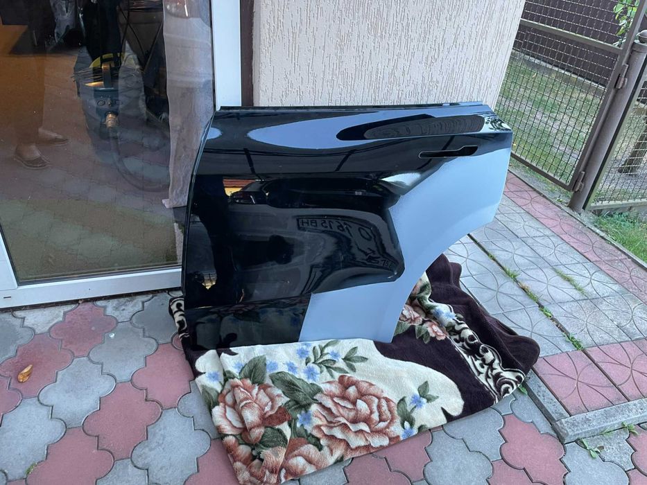 Двері Tesla Model Y