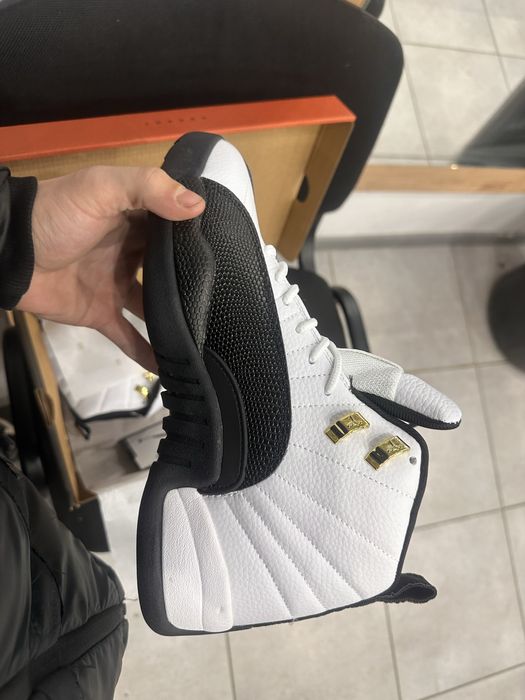 Air Jordan 12 taxi