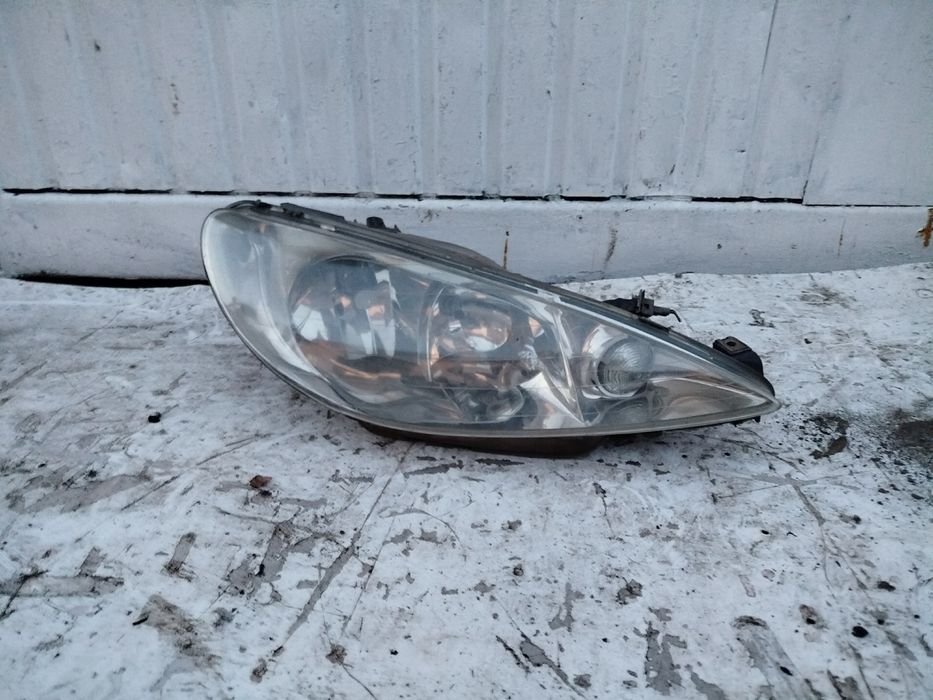 Lampa Peugeot 206 Lift Prawa przód Reflektor Prawy 206 FL