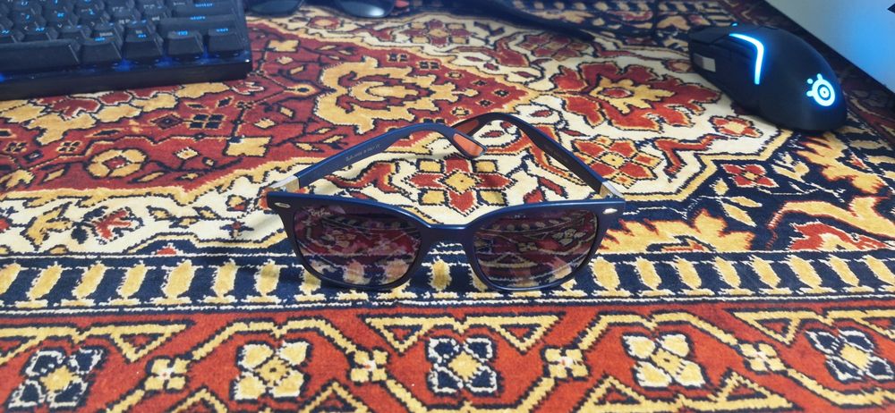 Okulary przeciwsłoneczne granatowe