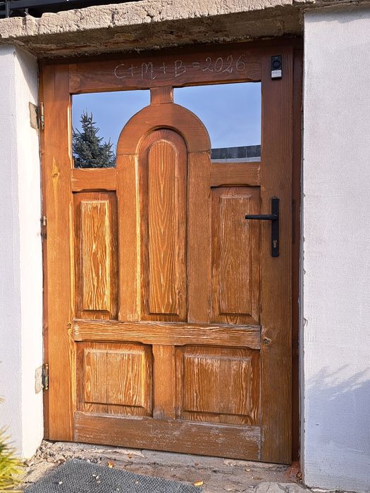 Drzwi drewniane 162x109  z szybą i futryną