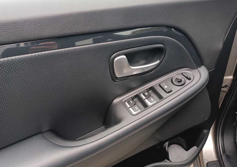 Продаж автомобіля  Kia Carens 2015 з Європи