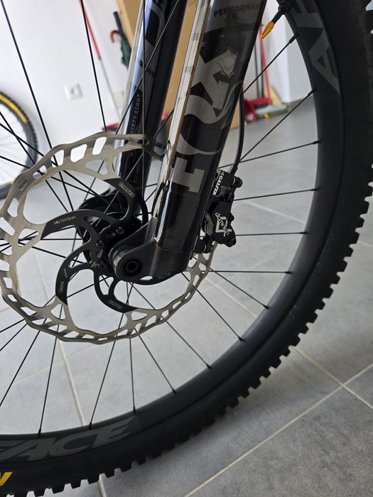 Bicicleta Enduro Santa Cruz Nomad 2023 - Excelente Condição - Garantia