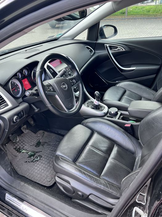 Opel Astra J 2010 rok
