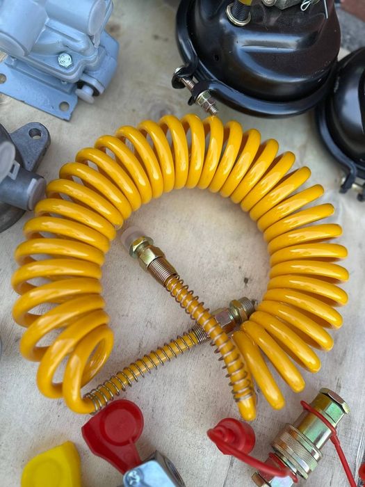 Гальмівна система тракторного причепа 2ПТС-4