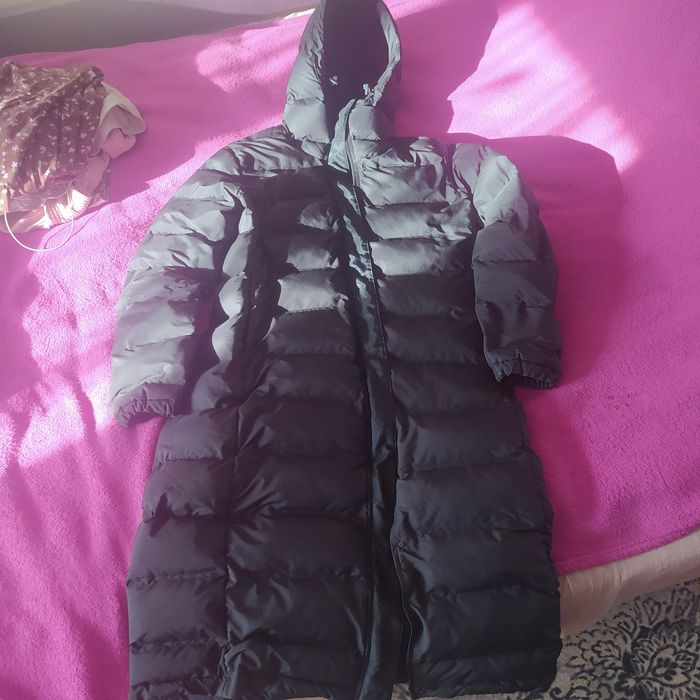 Віддаю теплі куртки,сукні, шапку, бюстгальтери