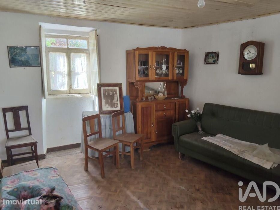 Casa de aldeia T2 em Castanheira de Pêra e Coentral de 98,00 m2