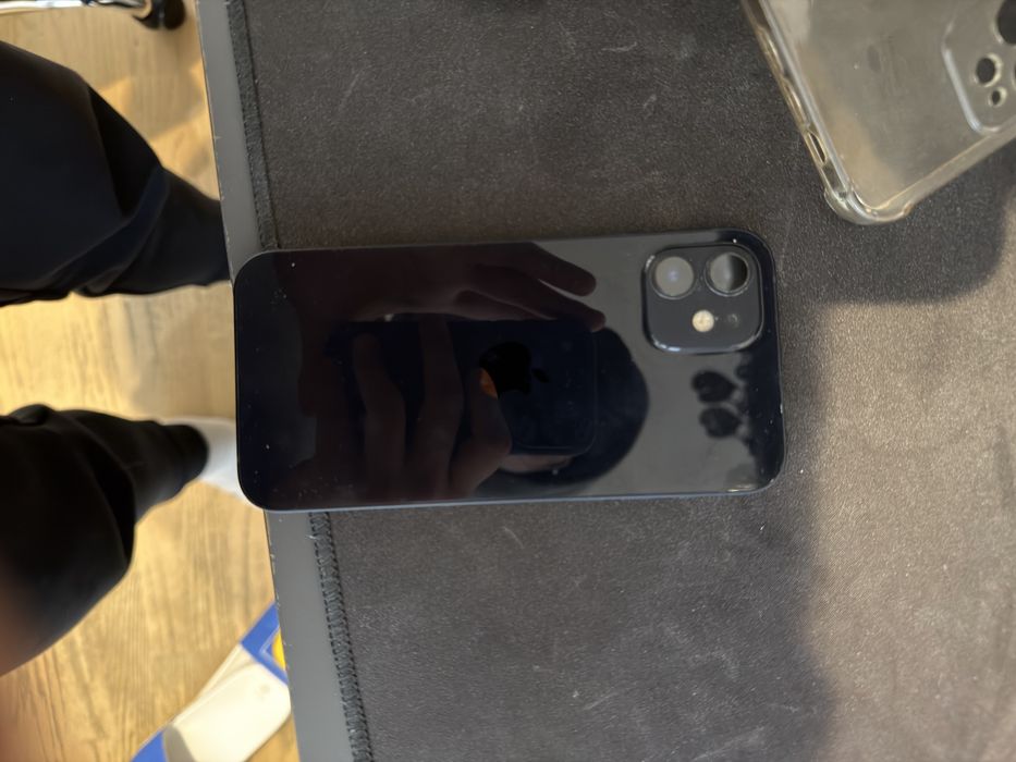 Iphonne 12 64 g…..