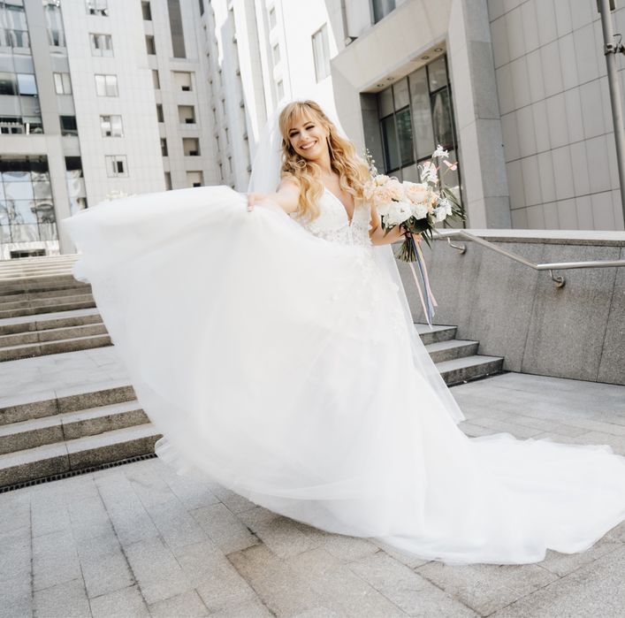 Продам весільну сукню Eva Lendel ivory